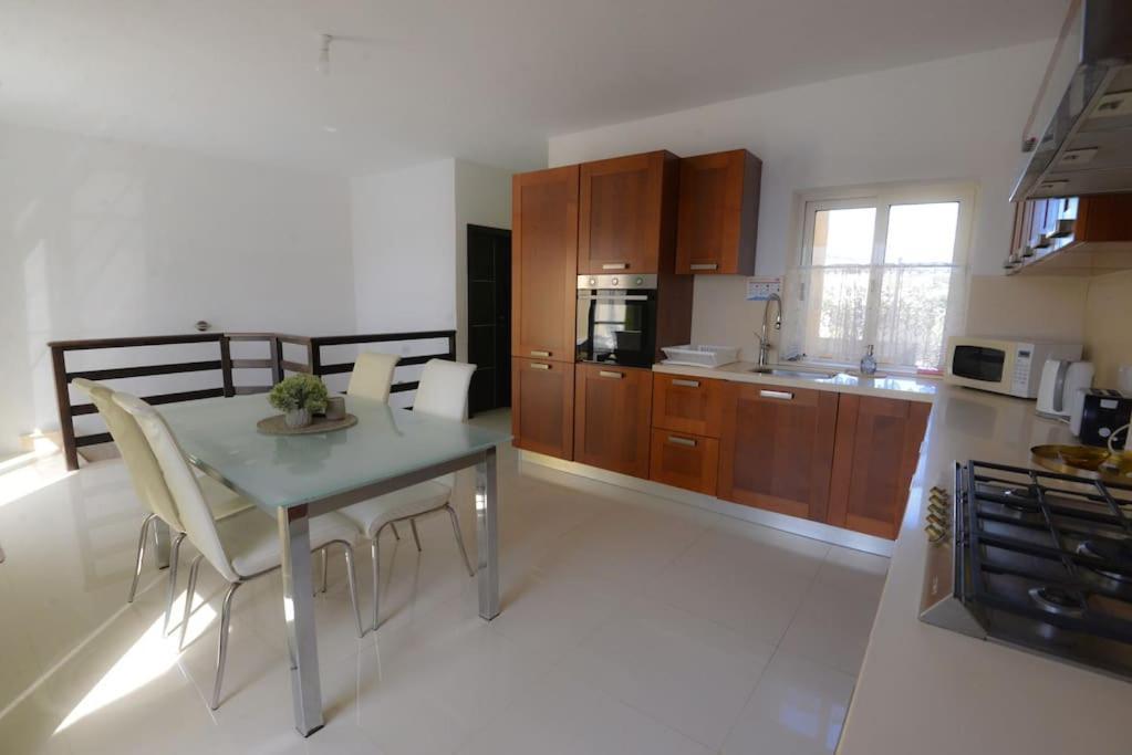 Seafront Duplex Penthouse With Terrace Overlooking Xlendi Bay Exterior photo
