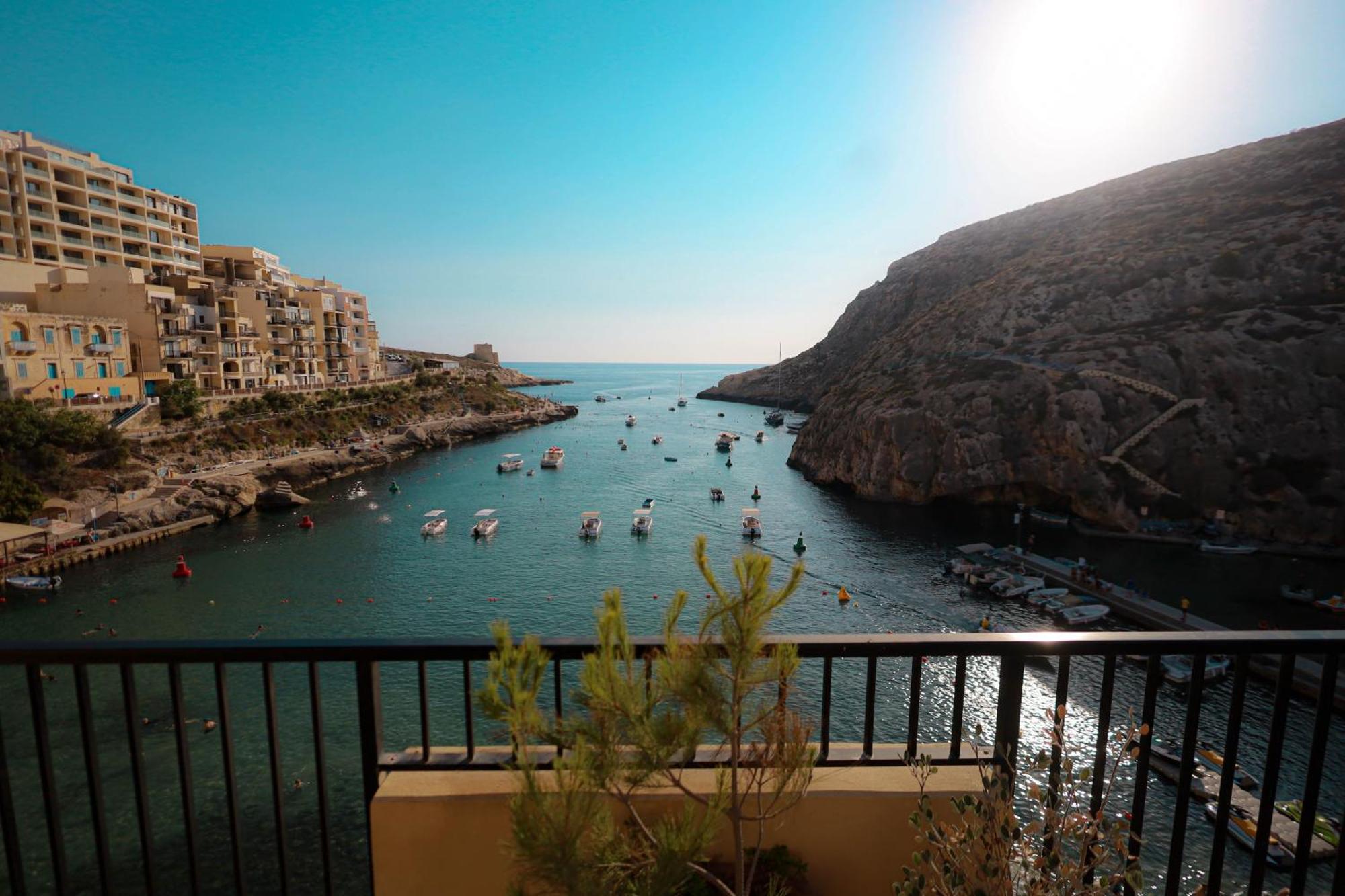 Seafront Duplex Penthouse With Terrace Overlooking Xlendi Bay Exterior photo